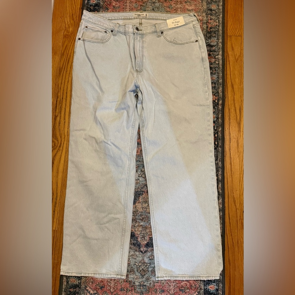 NWT Abercrombie Mid-Rise Baggy Size 33